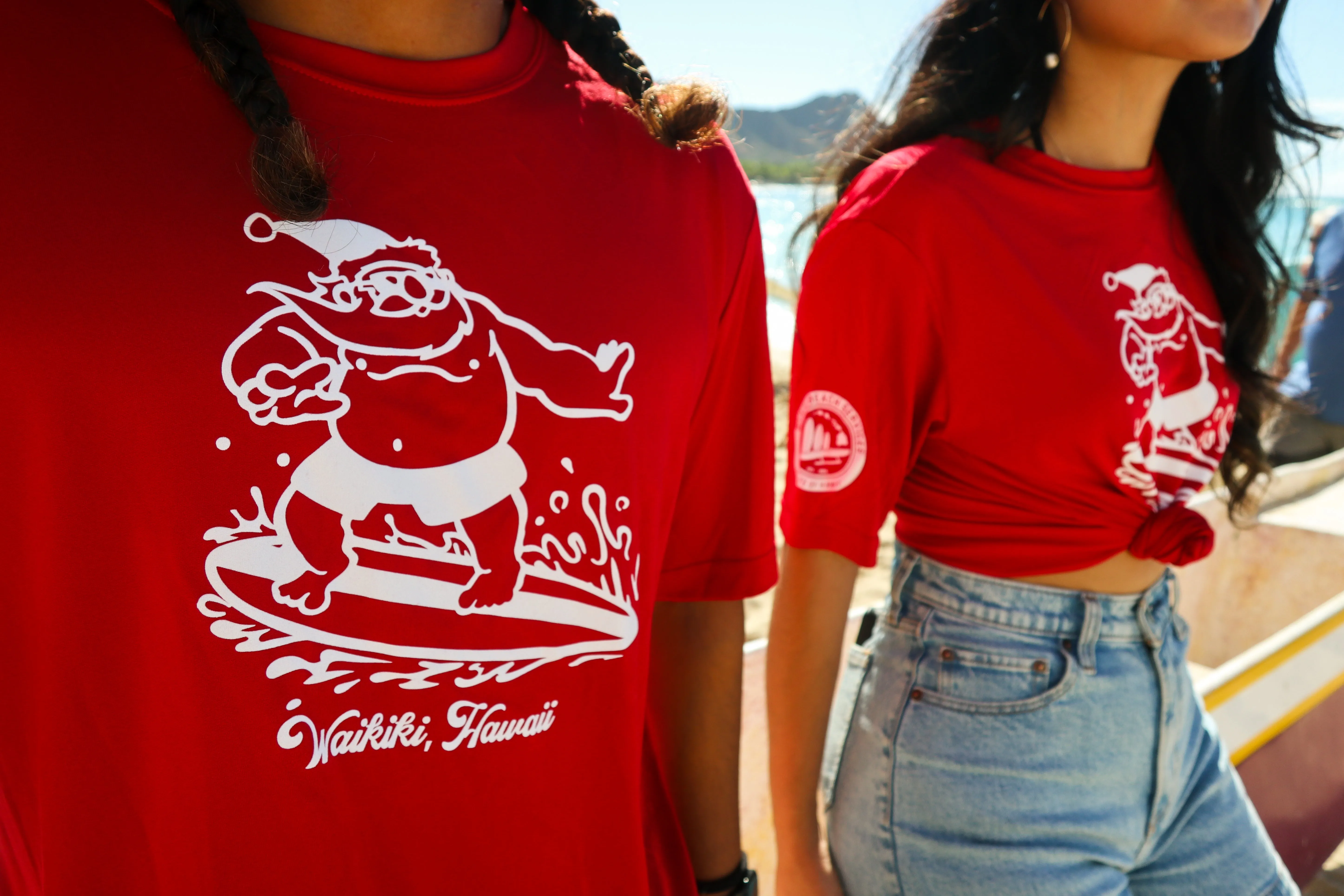 Surfing Santa Mele Kalikishaka Dukie Rash Guard - Menʻs/Unisex